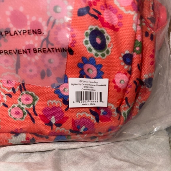 Vera Bradley Lighten up On the Horizon crossbody in Coral Meadow - Picture 2 of 3